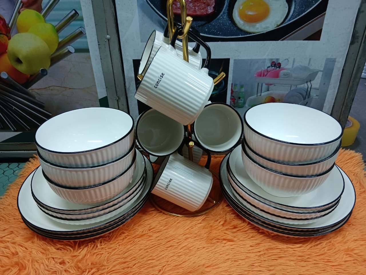 24 Piece Dinner Set