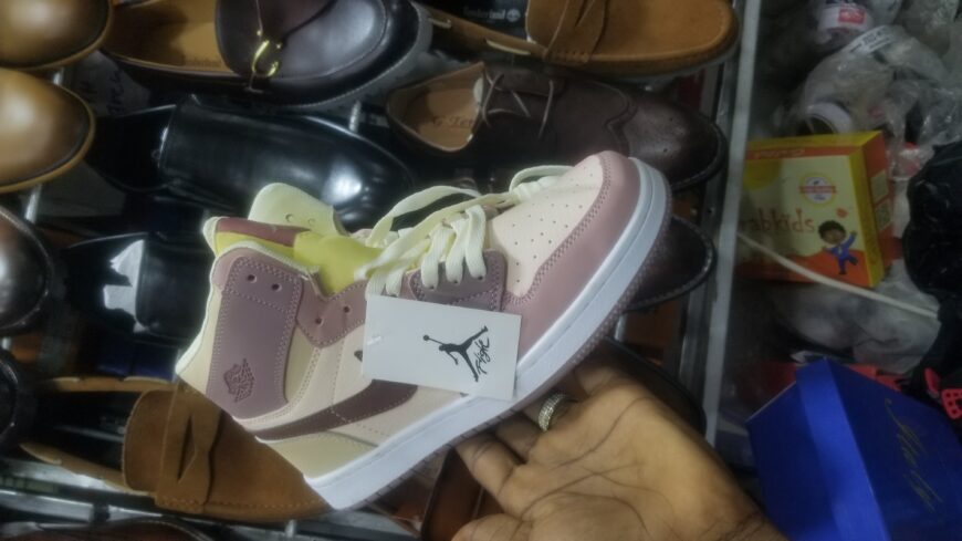 We sale shoes