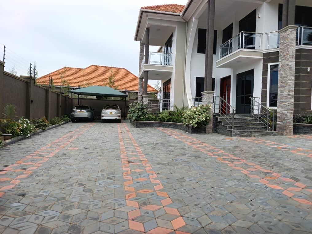 Luxury Flat House For Sale In Wakiso Town
