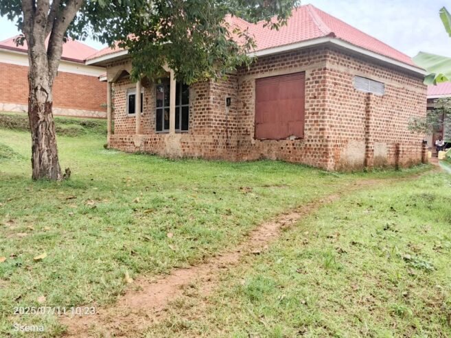 House On Quick Sale In Buloba
