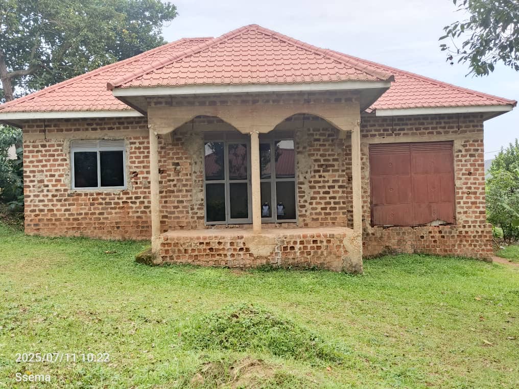 House On Quick Sale In Buloba