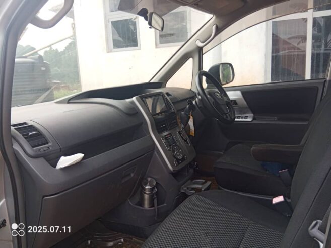 Toyota Noah Si