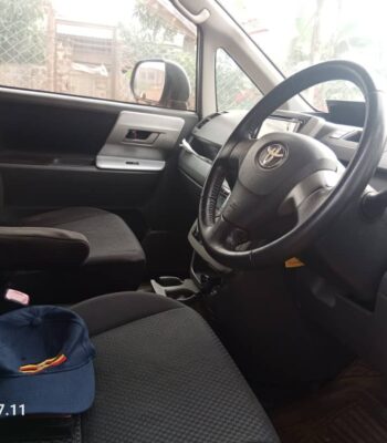 Toyota Noah Si