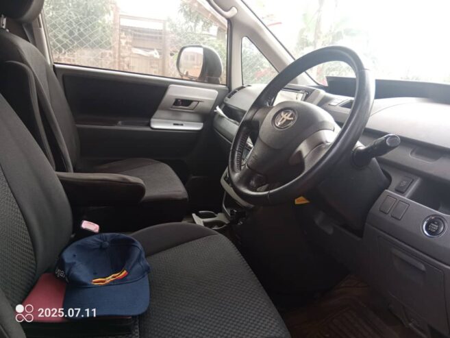 Toyota Noah Si