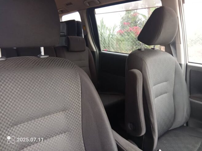 Toyota Noah Si