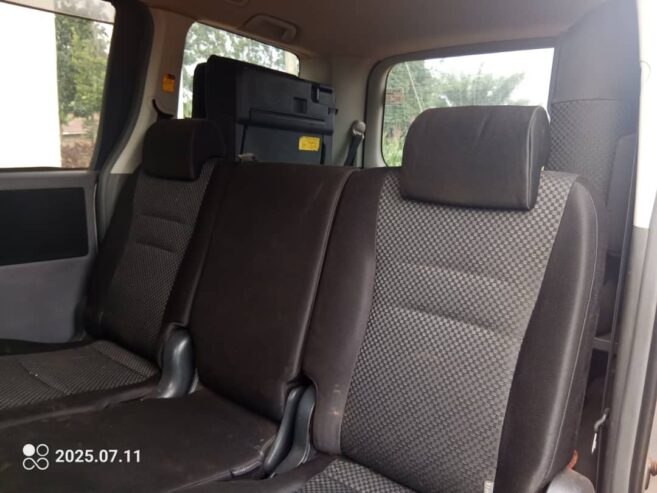 Toyota Noah Si