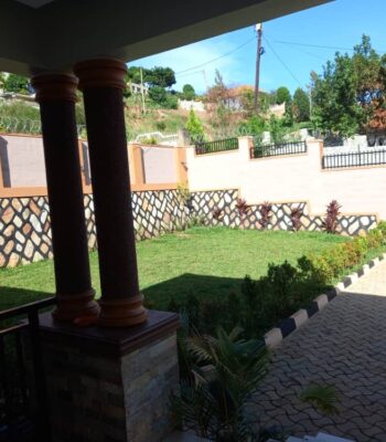 4-Bedrooms House For Sale Akright Bwebajja