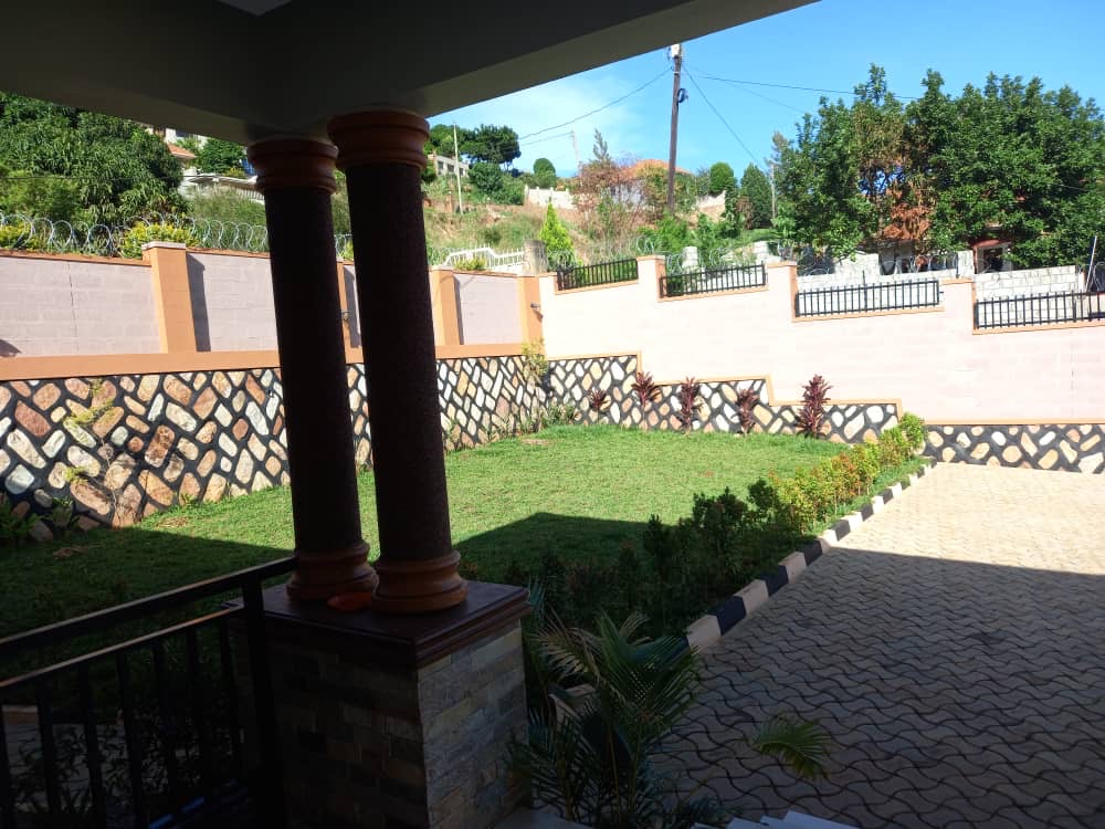 4-Bedrooms House For Sale Akright Bwebajja