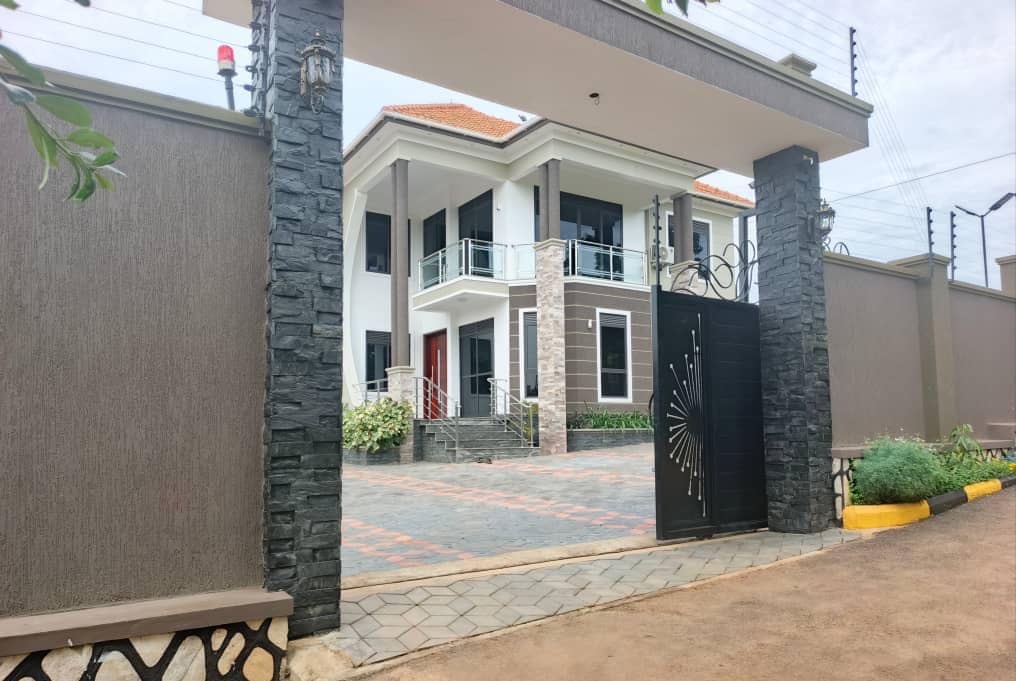 Luxury Flat House For Sale In Wakiso Town