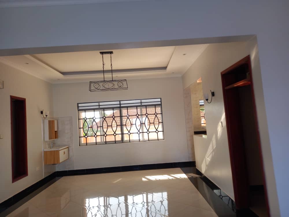4-Bedrooms House For Sale Akright Bwebajja
