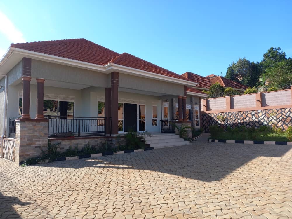 4-Bedrooms House For Sale Akright Bwebajja