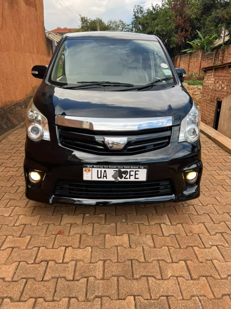 Toyota Noah 2012 For Sale