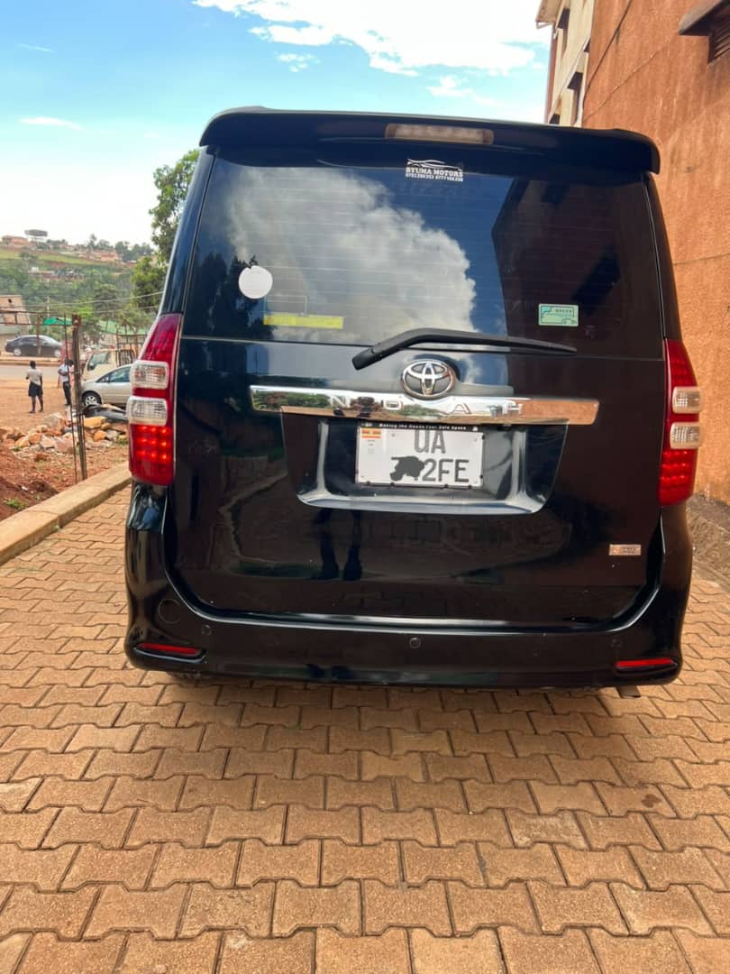 Toyota Noah 2012 For Sale