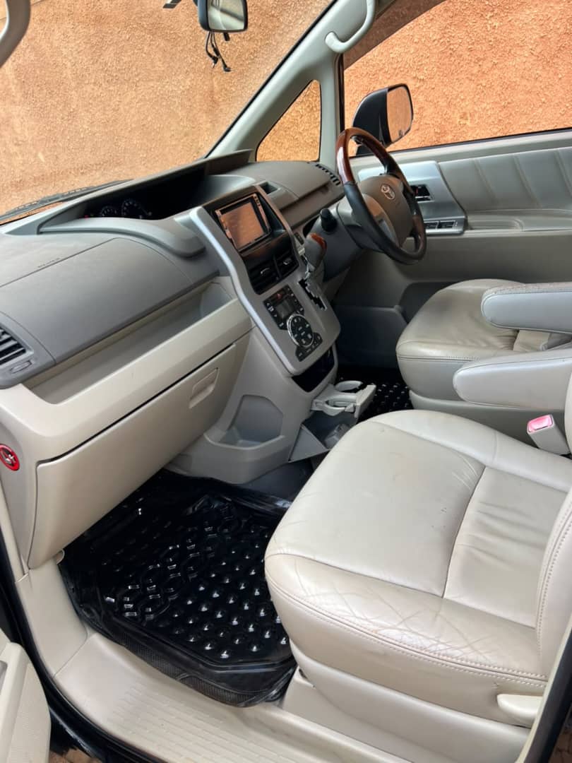 Toyota Noah 2012 For Sale