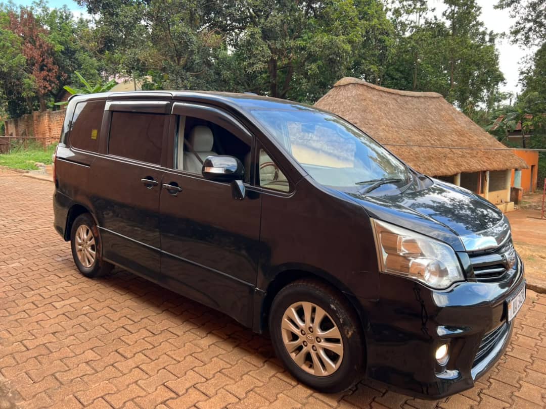 Toyota Noah 2012 For Sale