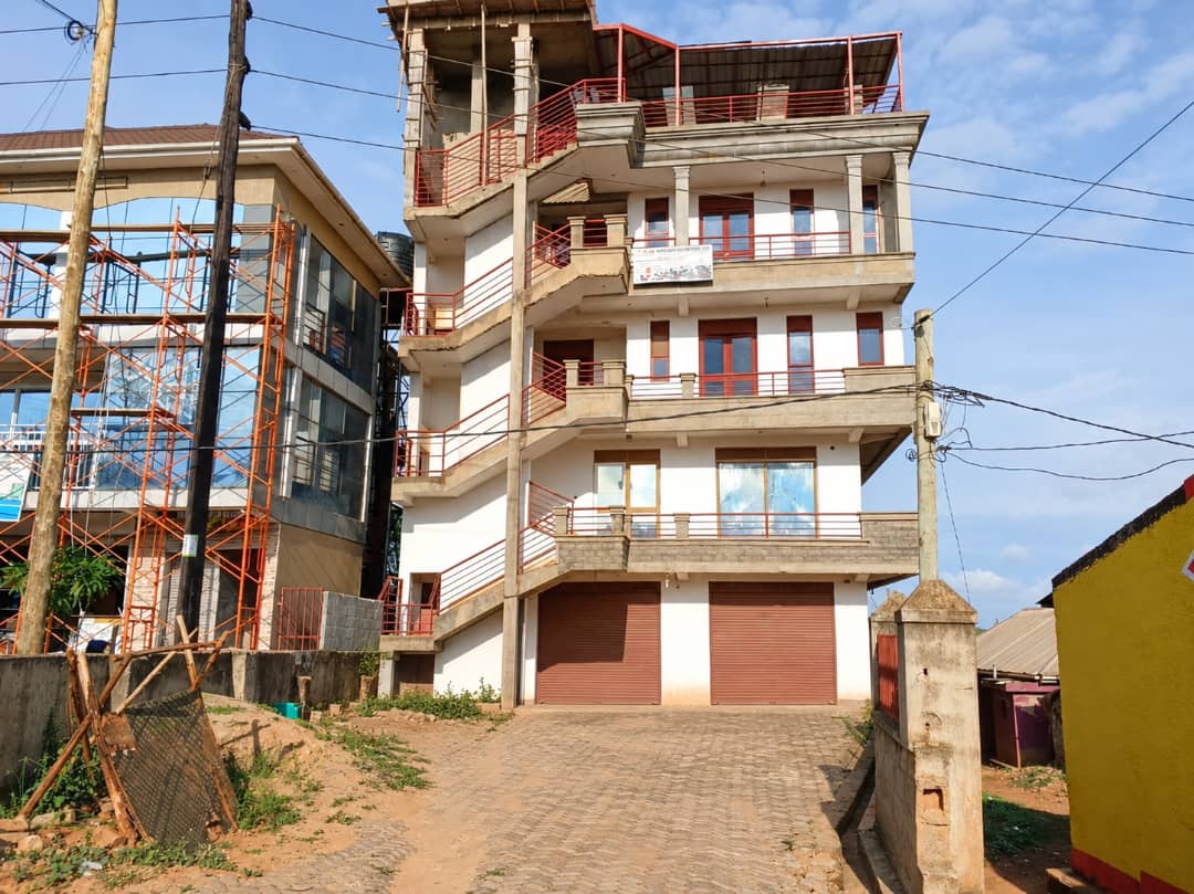 Commercial building for sale